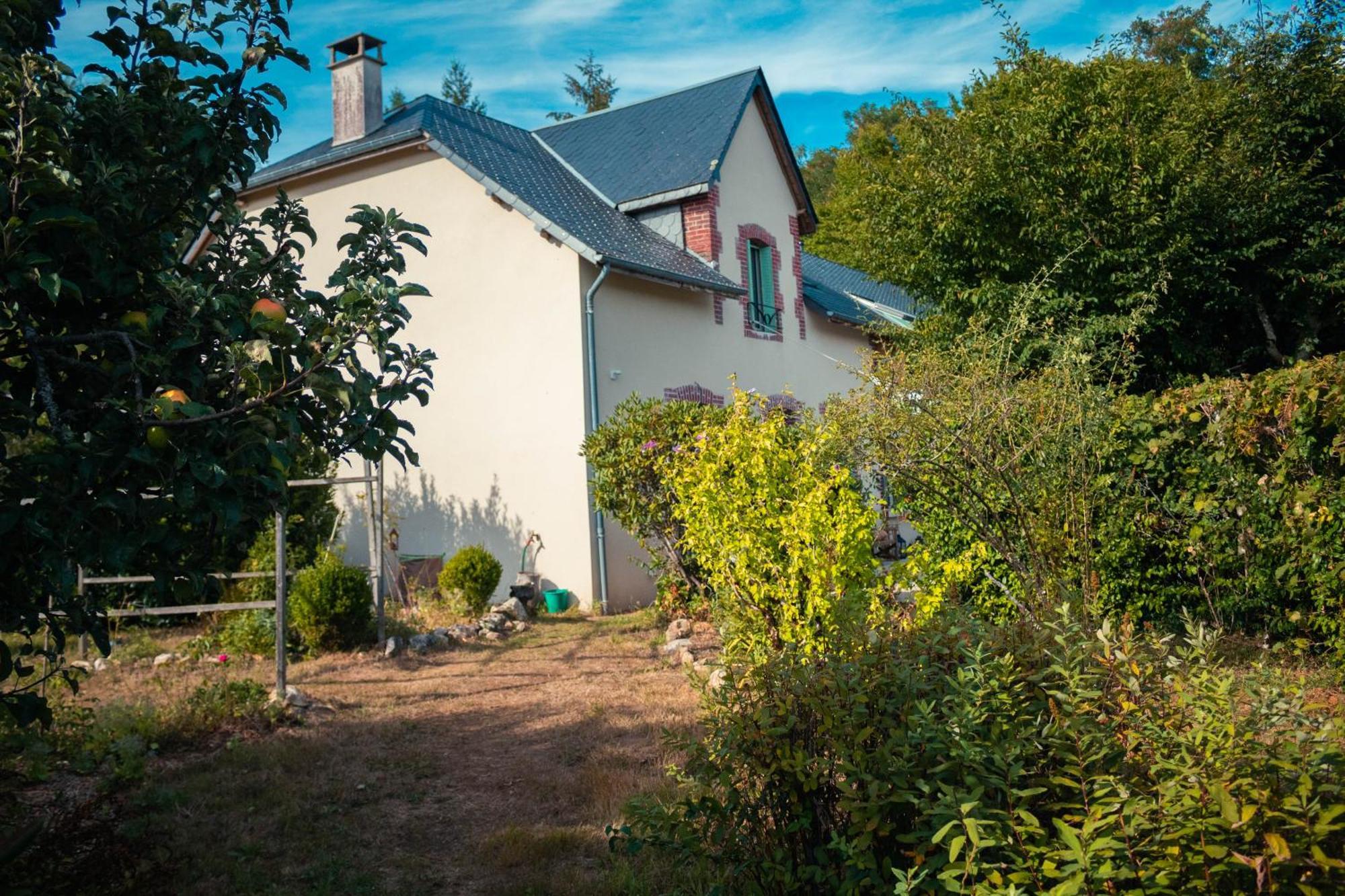 Bed and Breakfast Les Jardins De Nanine Lapleau Esterno foto